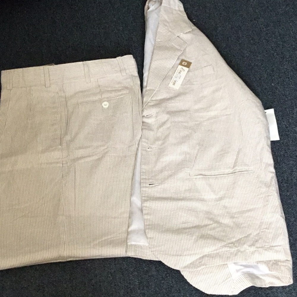 LIGHT SUMMER SUIT FOR MEN.